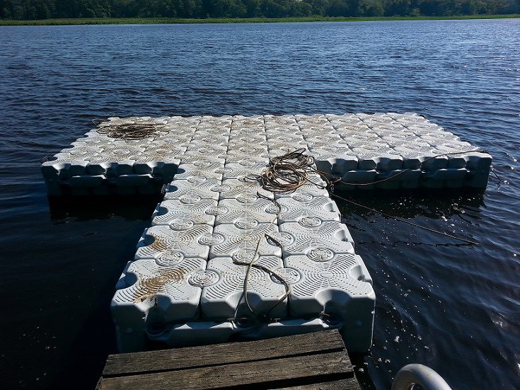 a floating dock in a T-shape.